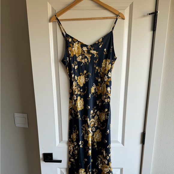 Reformation Parma Dress - Picture 2 of 7